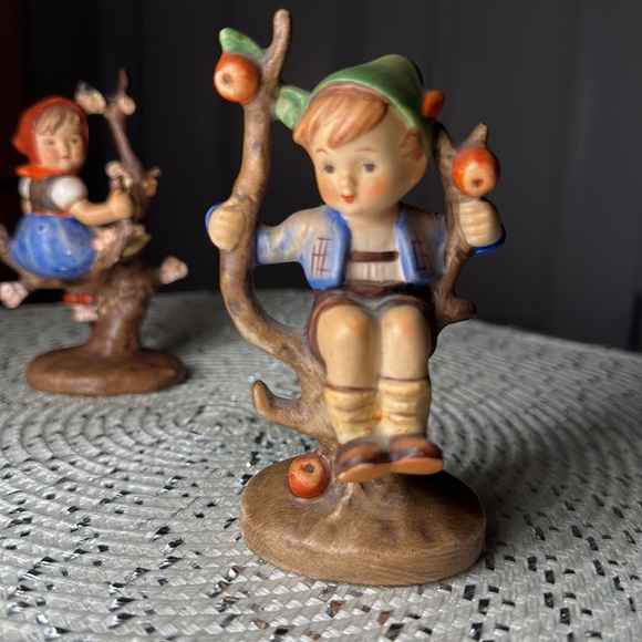 VINTAGE M.I. Hummel “Apple Tree Boy” & “Apple Tree Girl” Figurines - Picture 3 of 15